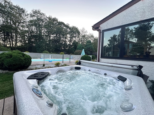 5 bedrooms 10 beds + 3.5 bath with HEATED PRIVATE pool,Hot tub,Game room & More!