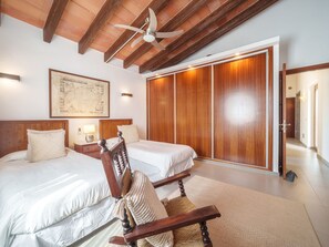 4 bedrooms, desk, iron/ironing board, WiFi - Bellpuig by Interhome (Artà)