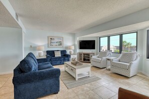 TV, DVD player, stereo - Marlin Quay 104 unobstructed view of Marina and Murrells Inlet Wi-Fi 2Pools (Garden City Beach)
