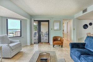 TV, DVD-spiller og stereoanlegg