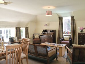 Dining - 2 bedroom accommodation in Pitscandly, near Forfar (Pitscandly, near Forfar)