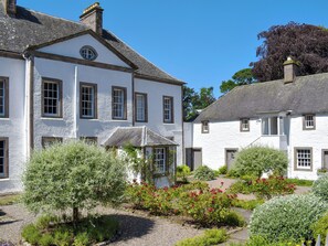 Exterior - 2 bedroom accommodation in Pitscandly, near Forfar (Pitscandly, near Forfar)