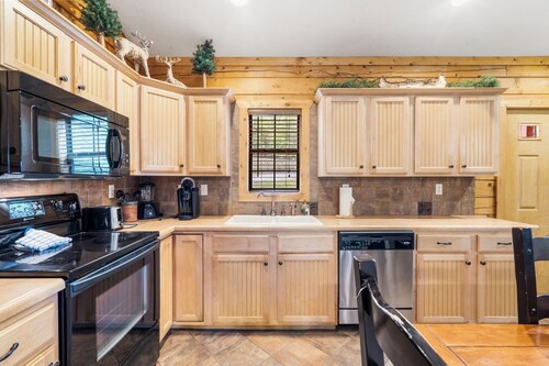 A Great Place to Unfurl - Relaxing Cabin in the Heart of Branson!