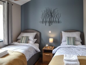 3 bedrooms, free WiFi, bed sheets - 3 bedroom accommodation in Bethania, near Aberaeron (Bethania, near Aberaeron)