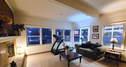 House on the Hill , 5 beds, 2 baths, 2 living rooms, close to downtown Zebulon