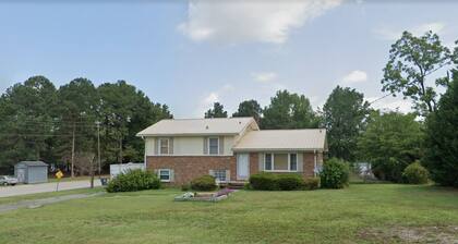 House on the Hill - 5 Beds, 2 Baths Near Downtown Zebulon