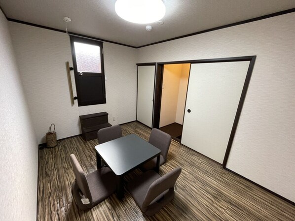 Economy House, Non Smoking