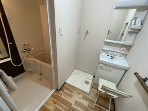 Economy House, Non Smoking | Bathroom