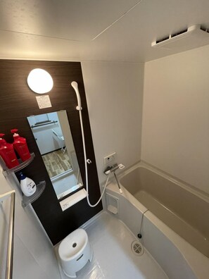Economy House, Non Smoking | Bilik Mandi | Tab mandi dan pancuran berasingan, kelengkapan dandanan diri percuma 