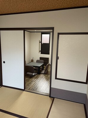 2 bedrooms, desk, free WiFi, bed sheets - Fushimi Inari House (Kyoto)