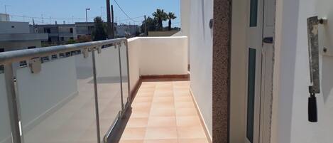 المنطقة المحيطة بالمنشأة