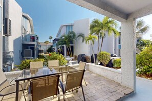 Unclassified image, 2 of 48, button - Walk to Beach, Shops & Restaurants • 2 Pools • Updated •  Florida Room  •  Gated Community (Madeira Beach)