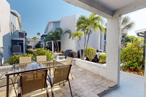 Unclassified image, 4 of 48, button - Walk to Beach, Shops & Restaurants • 2 Pools • Updated •  Florida Room  •  Gated Community (Madeira Beach)