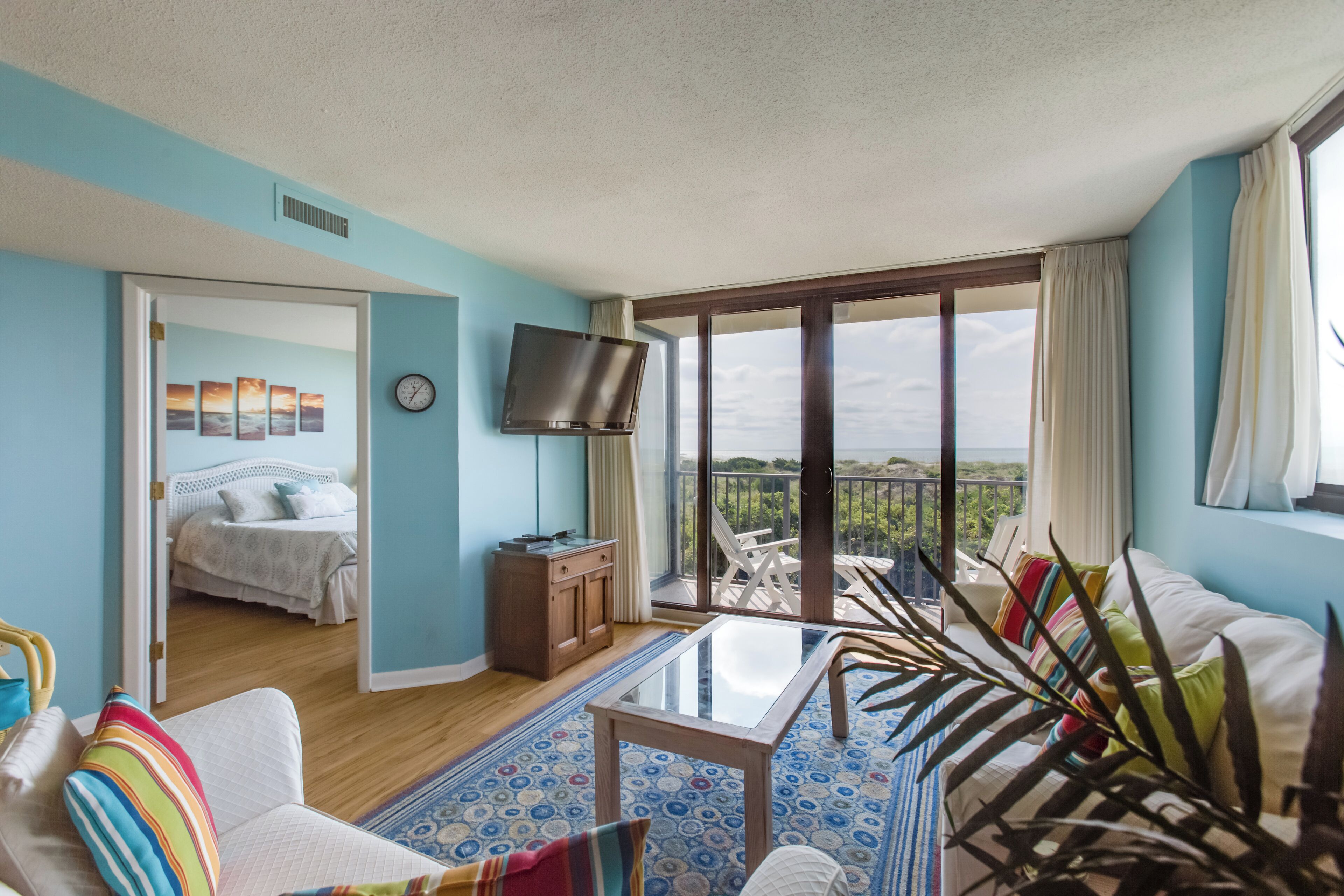 2 bedrooms, desk, iron/ironing board, internet