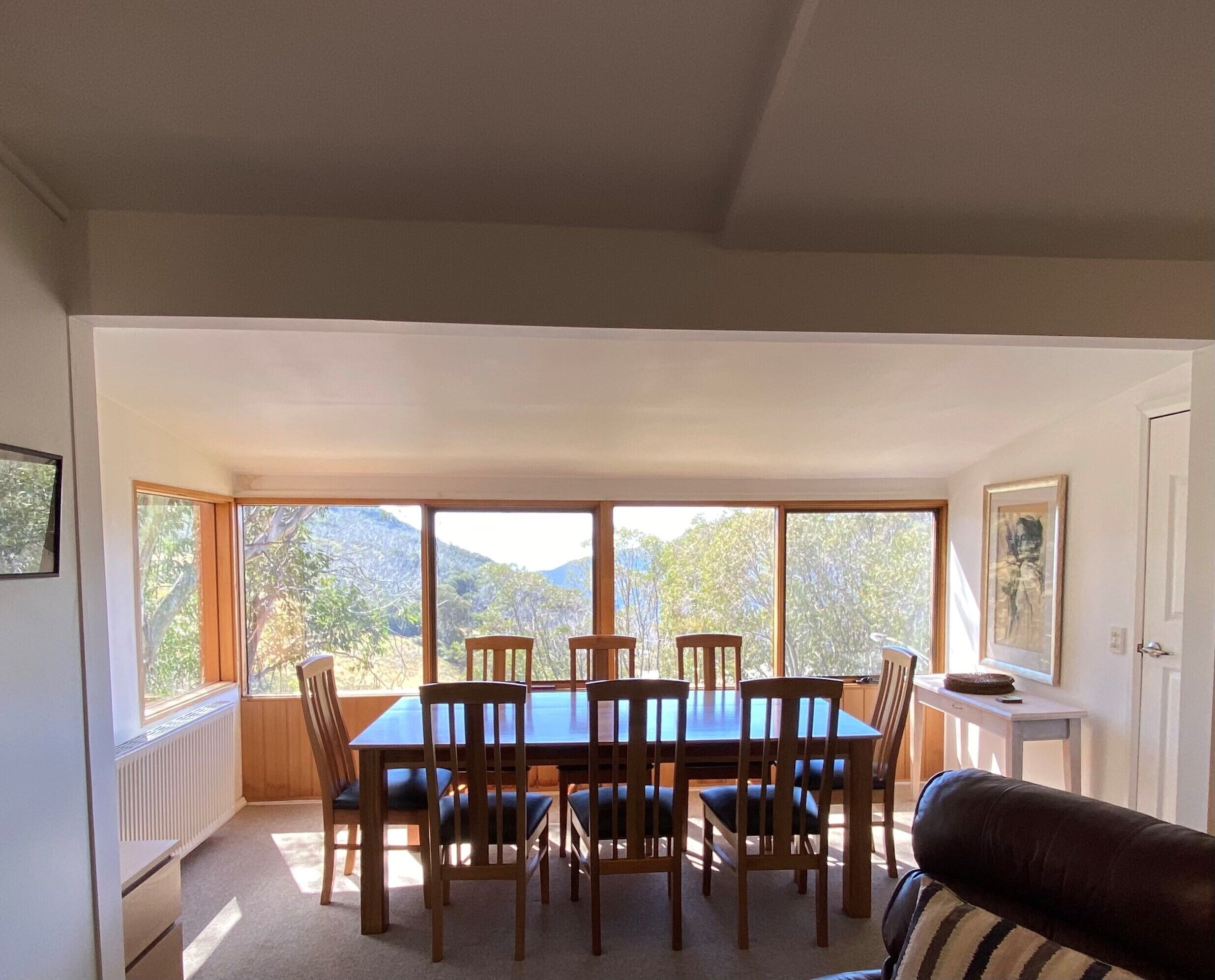 Spacious attractive apartment — image 4