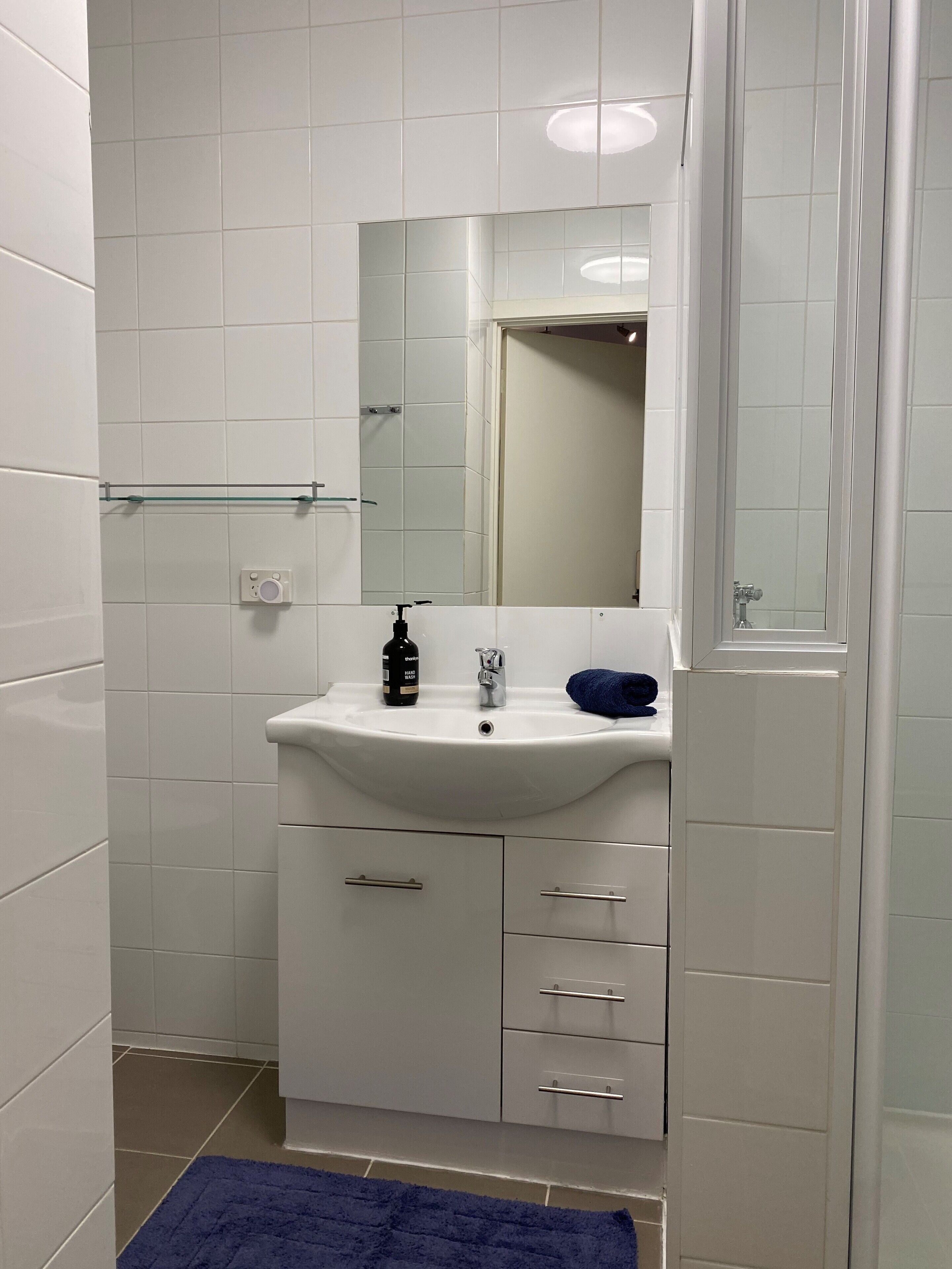 Spacious attractive apartment — image 7