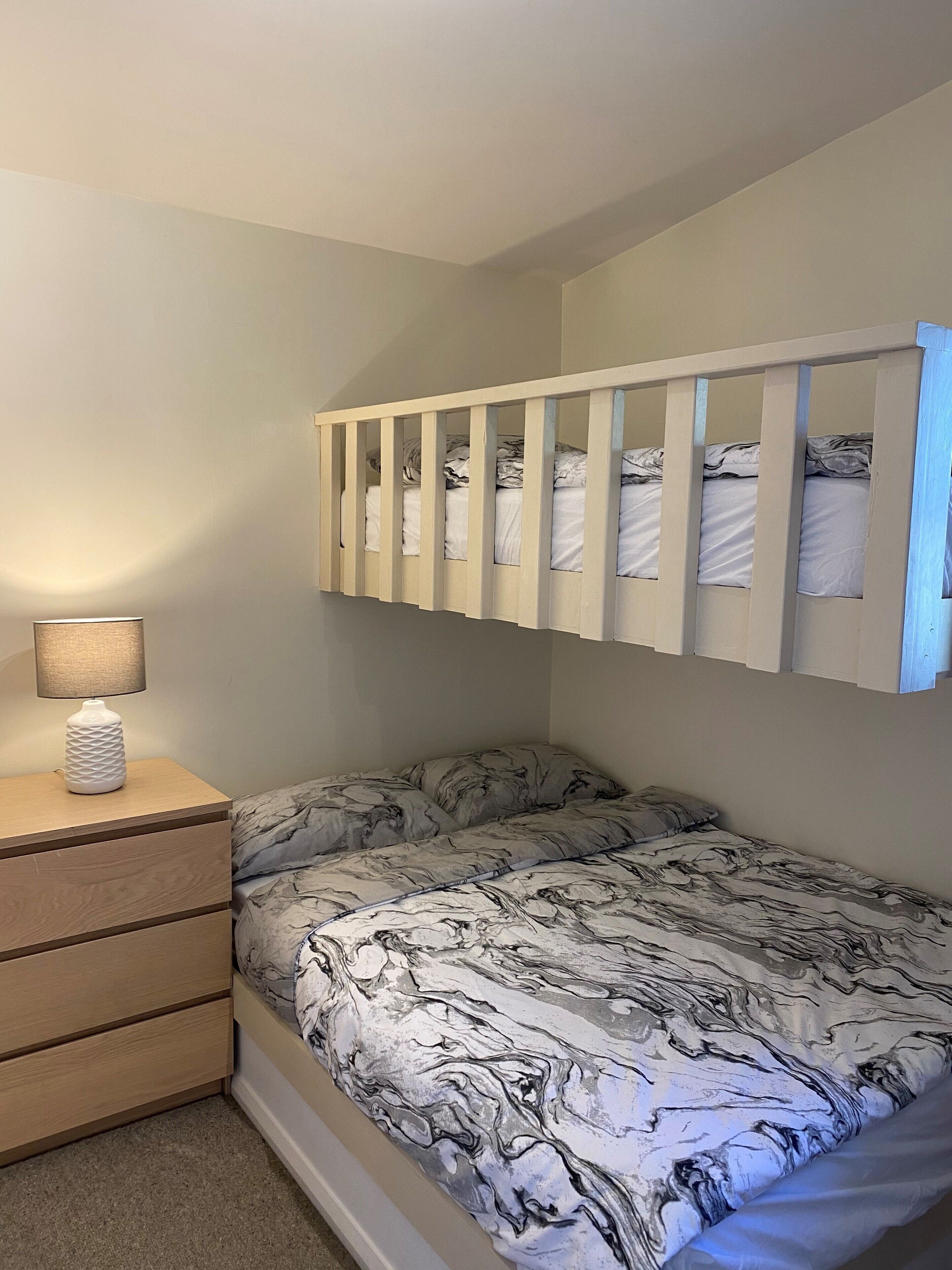 Spacious attractive apartment — image 8