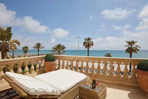 Villa Madonna Impressive maritime villa with private pool & garden from the center of Sitges