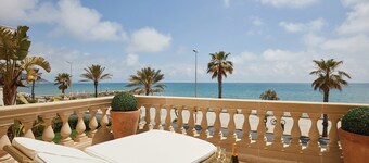Villa Madonna Impressive maritime villa with private pool & garden from the center of Sitges