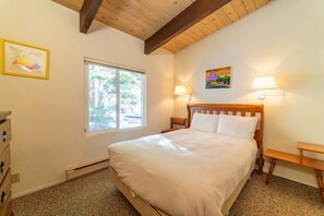 3 bedrooms, iron/ironing board, bed sheets