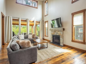 TV - Central Location w/ Suncadia Pool Access (Cle Elum)
