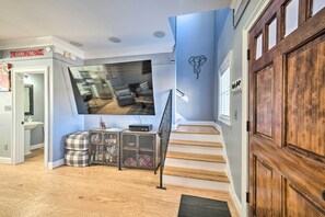 Interior - Modern Retreat ~ 1/2 Mi to Bryant-Denny Stadium (Tuscaloosa)