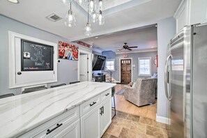 Interior - Modern Retreat ~ 1/2 Mi to Bryant-Denny Stadium (Tuscaloosa)