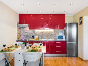Fridge, microwave, oven, coffee/tea maker