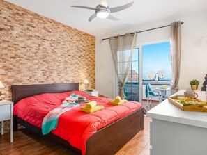 2 quartos, ferros/tábuas de passar roupa, acesso à internet