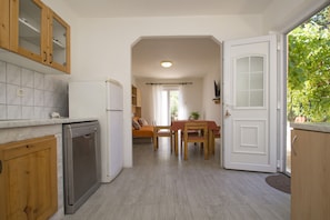 Appartement (Two Bedroom Apartment with Terrace) | Cuisine privée | Réfrigérateur