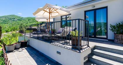 4 bedroom awesome home in Zaton