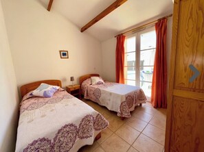 Fer et planche à repasser, lit parapluie, Wi-Fi gratuit