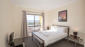 4 bedrooms, free WiFi, bed sheets