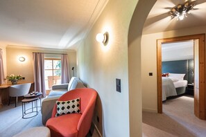 Unclassified image, 5 of 18, button