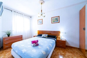 3 bedrooms, iron/ironing board, free WiFi, bed sheets