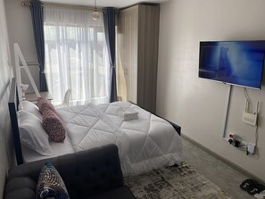 1 bedroom, iron/ironing board, WiFi, bed sheets - Amazing Cosy Studio Near Airport with Rooftop View (Nairobi)