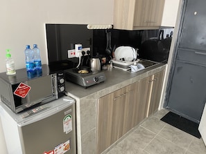 Fridge, microwave, electric kettle, cookware/dishes/utensils