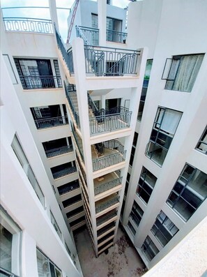 Property grounds - Amazing Cosy Studio Near Airport with Rooftop View (Nairobi)