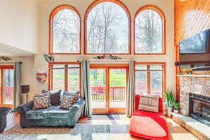 TV, fireplace, stereo - Split Rock Resort: Family Getaway w/ Fire Pit! (Lake Harmony)