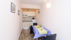 Apartment (One-Bedroom Apartment -Lara) | Living room - Apartments Lena & Lara (Dubrovnik)