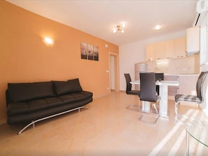 公寓 (One-Bedroom Apartment with SeaView -A) | 內部