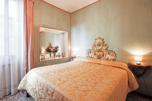 1 slaapkamer, een kluis op de kamer, een strijkplank/strijkijzer