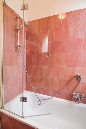 Hair dryer, bidet, towels, soap - Deluxe Venetian Apartment at Rialto (Venezia)
