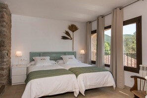 3 slaapkamers, een strijkplank/strijkijzer, reisbedje, wifi