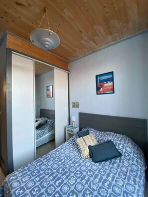 5 bedrooms, desk, iron/ironing board, travel crib - Spacious house in the Oleron region, in a quiet location, within walking distance of the beach and shops. (Saint-Pierre-d'Oléron)