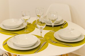 Apartment (Two Bedroom Apartment) | Esszimmer