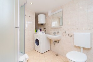 Apartment (Two Bedroom Apartment) | Bathroom | Shower, hair dryer, towels