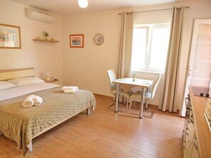 Studio (Studio Apartment) | Dining room - Apartments Villa Rea Orebic (Orebic)