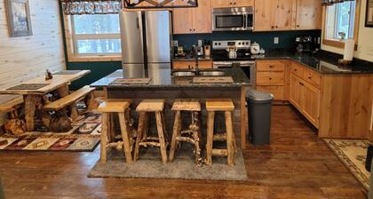 New listing new construction 19 miles to Yellowstone free Wifi