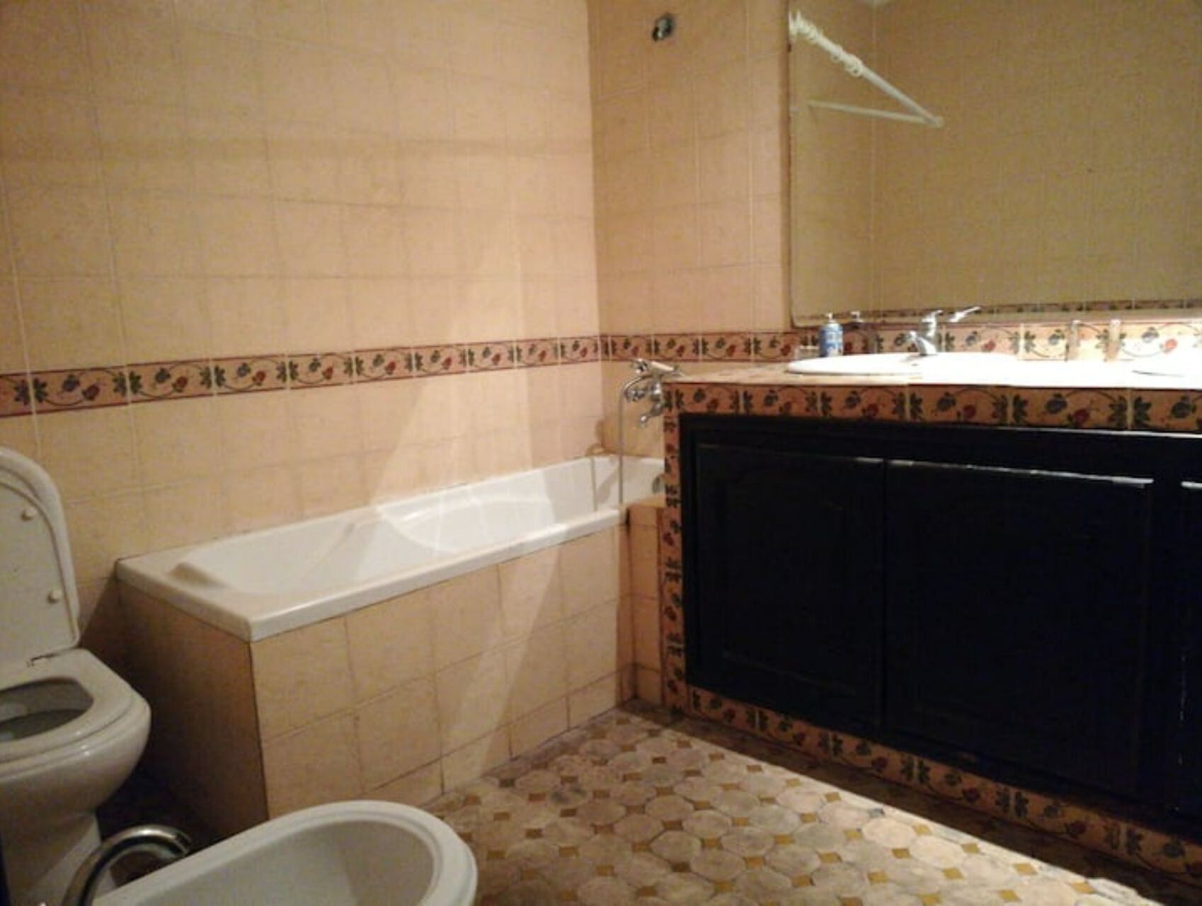 A bathroom with a toilet, bathtub, and sink.
